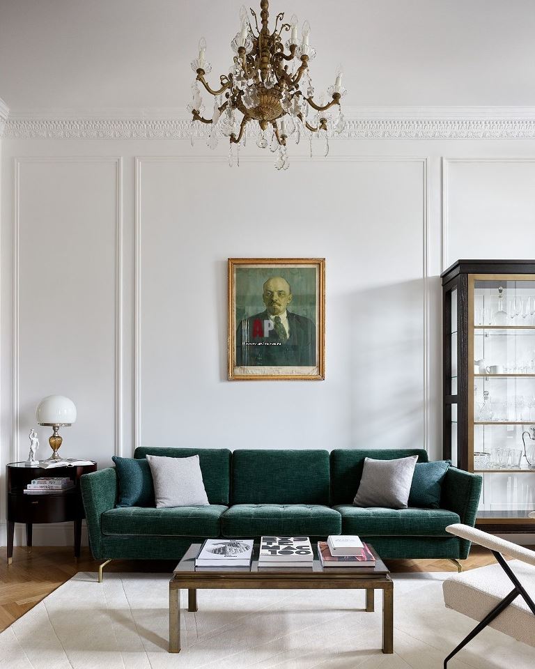 نمایی از قاب بندی و استفاده از فضای نئوکلاسیک