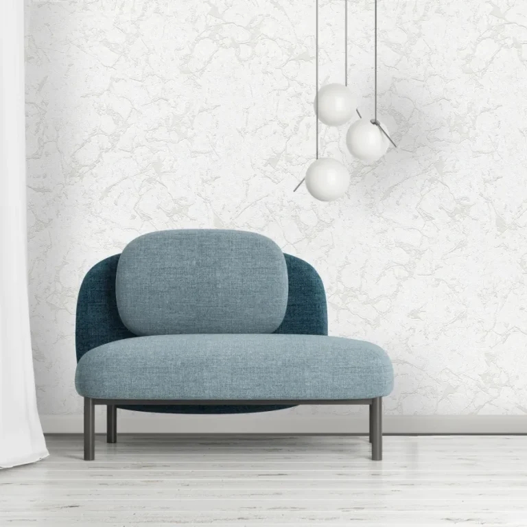 طرح ماربل و استفاده از کاغذ دیواری با رنگ طوسی روشن  در پذیرایی به سبک مدرن